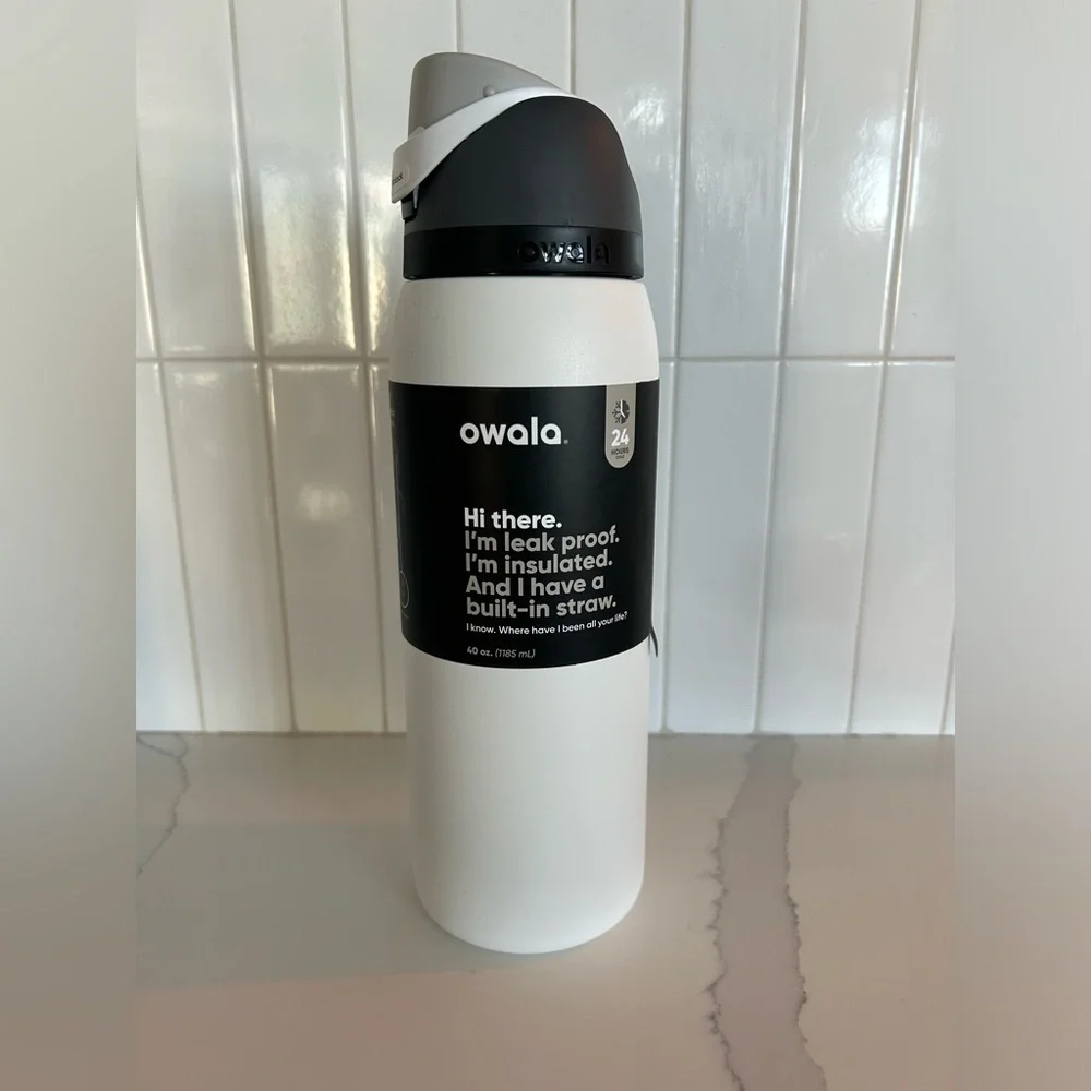 New Owala 40oz FreeSip Stainless Steel White Water Bottle - Picture 2 of 3